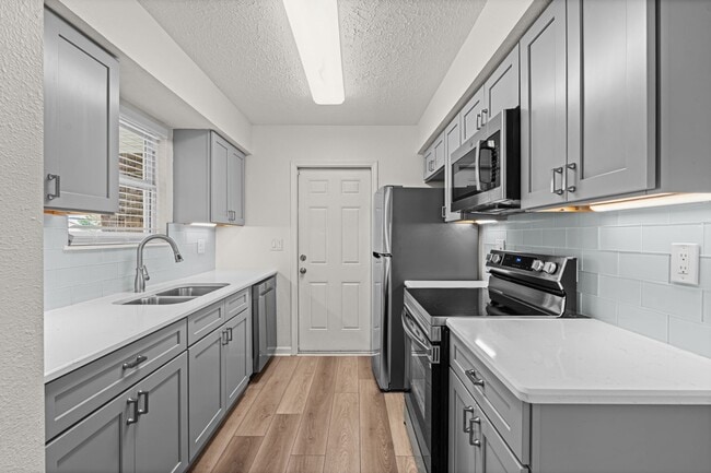 Building Photo - 112 Kristine Blvd