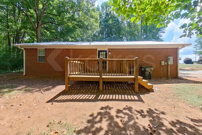 Building Photo - 100 Beaver Pointe Dr