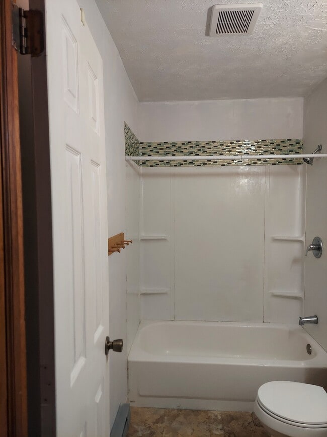 Building Photo - 105 Feather Ln