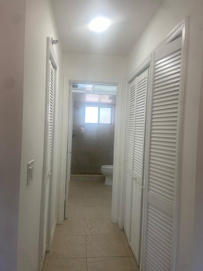 Building Photo - 4820 Lucerne Lakes Blvd