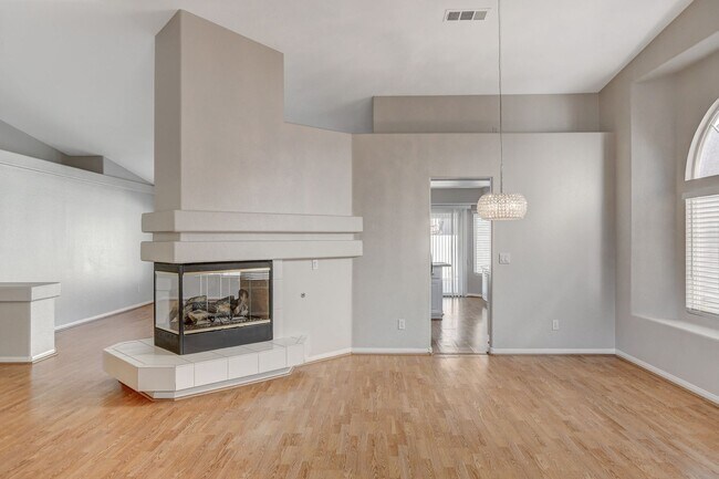 Building Photo - POOL House in Silverado Ranch!