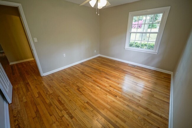 Building Photo - Sublease: Available 7/22/25 Beautiful 4/2 ...