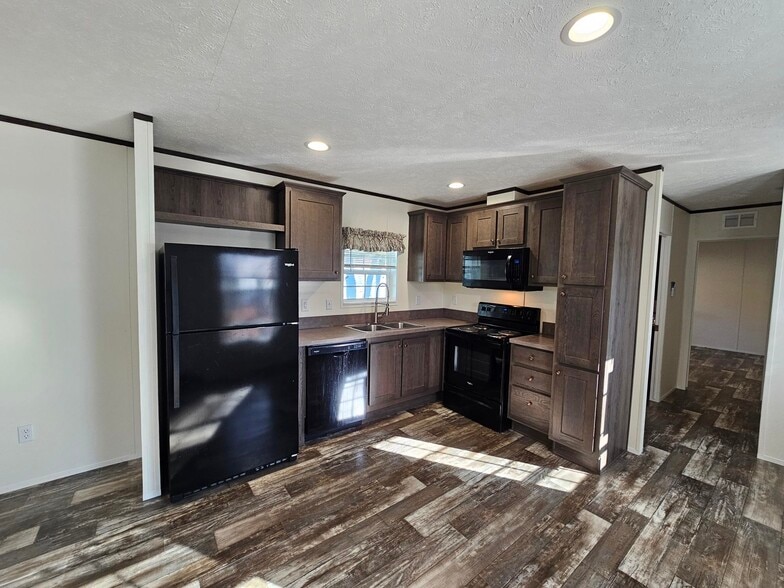 Primary Photo - 244 Blossom Ln