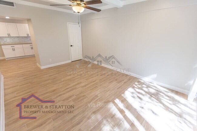 Building Photo - 351 E Thomas Rd