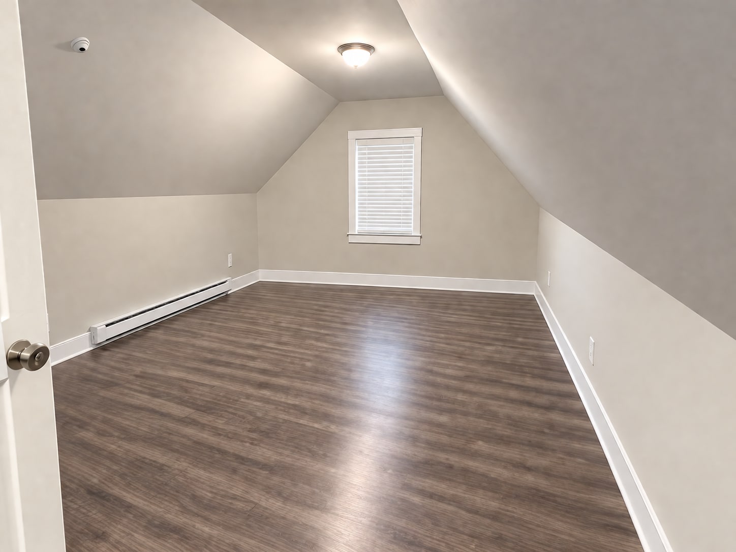Bedroom 4 in 3rd floor - 22 1/2 Union Ave