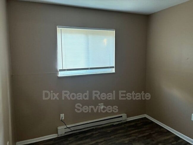 Building Photo - 2609 Fairport Ave