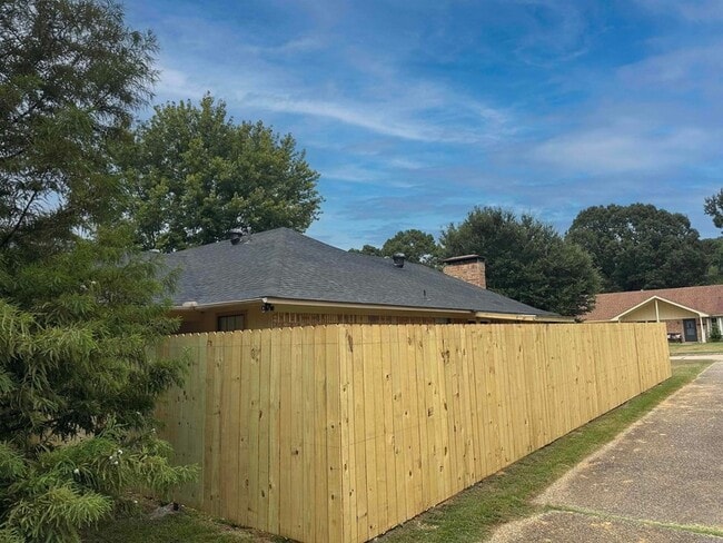 Building Photo - 5805 Sidney Dr