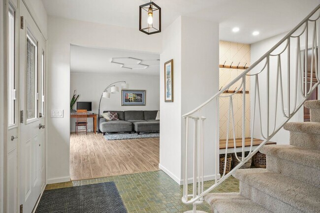 Building Photo - 310 Yosemite Trail