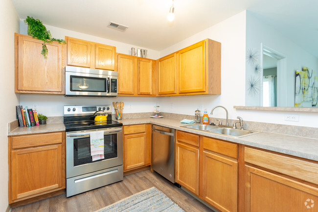 2 BR, 1 BA - 860 SF - Liv Wildwood