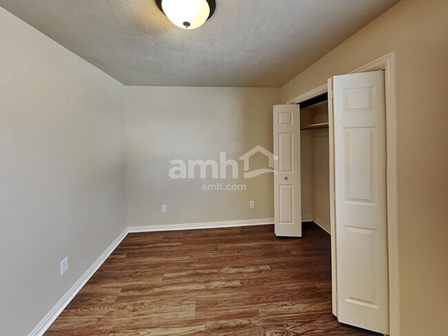 Building Photo - 156 W Rory Ln