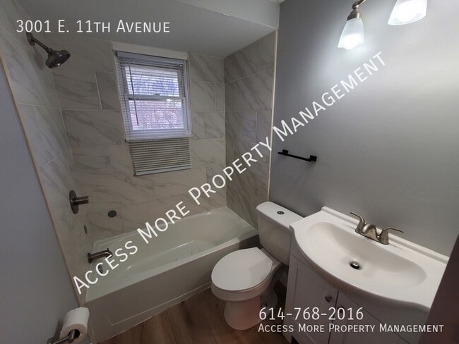 Building Photo - 3 BEDROOM TOWNHOME END UNIT