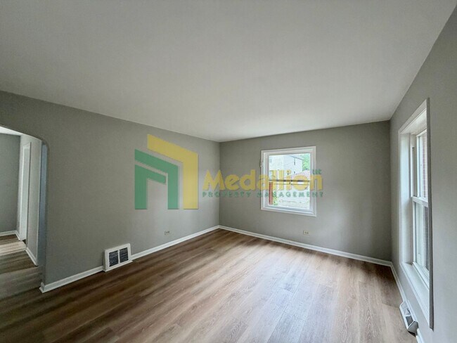 Building Photo - 12917 S Emerald Ave