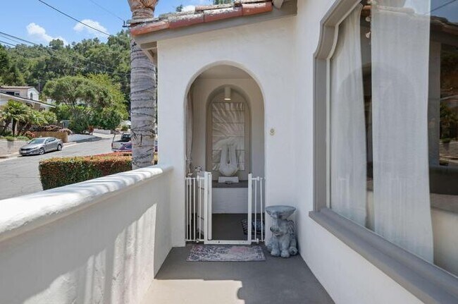 Building Photo - 1212 W Micheltorena St