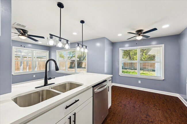 Building Photo - 8519 Hatton St