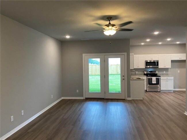 Building Photo - 221 Williams ct