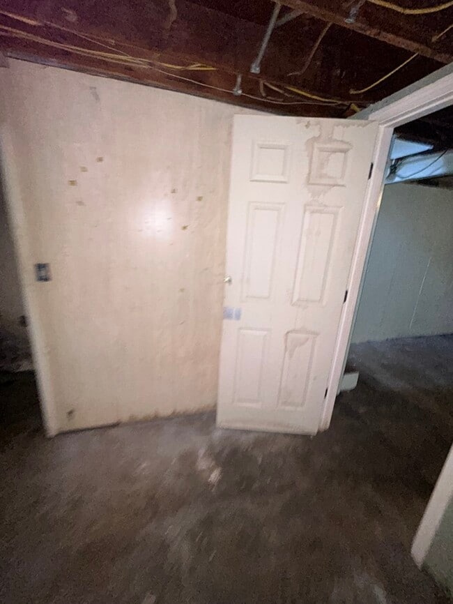 Building Photo - 2611 Meadowlane Dr
