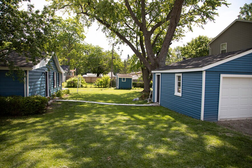 yard, garage, shed - 9024 Garfield Dr
