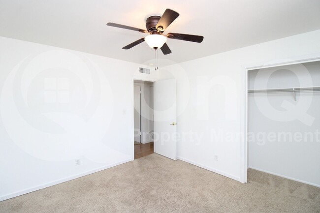 Building Photo - 1215 E Geneva Dr