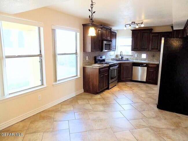 Building Photo - 5473 Roger Maris Dr