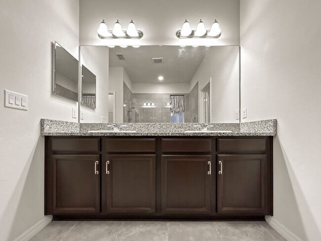 Building Photo - $1,500 OFF on Your 2nd Month’s Rent! Riverview Gem – 4BR/2BA Home with Screened-In Hot Tub & Solar!!