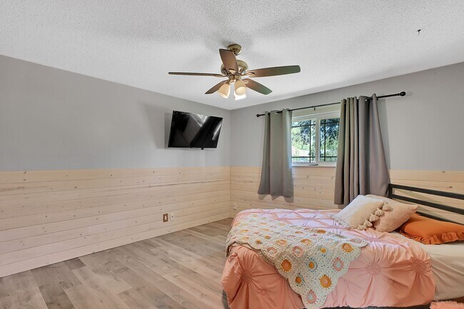 Building Photo - Modern Country Retreat on Half Acre in Gri...