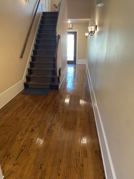 Entry Way - 411 N Madison St