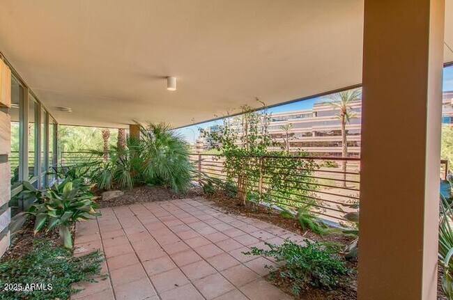 Building Photo - 7161 E Rancho Vista Dr
