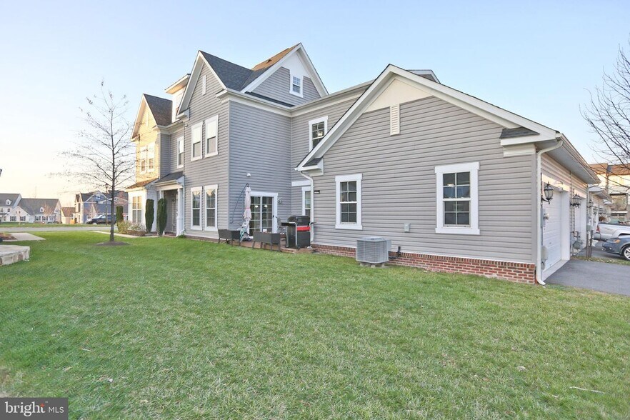 Building Photo - 21112 Sugarview Dr