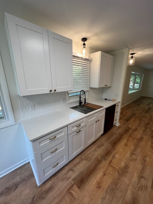Building Photo - 50 Hackberry Hill