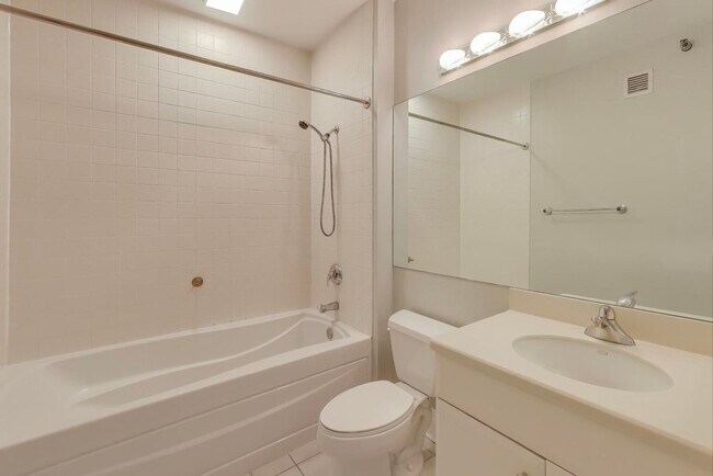 Building Photo - 33 W Ontario St