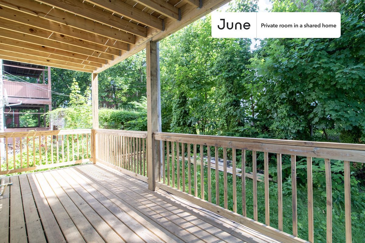 Building Photo - Room in Shared 5 bed/2 bath home in Dorchester Center