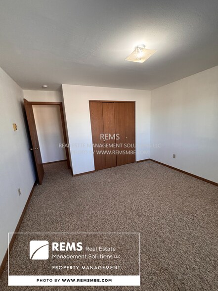 Building Photo - 544 E Slifer St