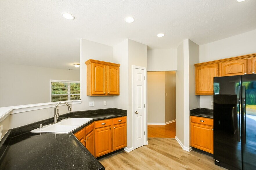 Building Photo - 8201 Briarhill Lane