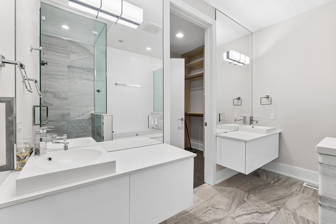 Building Photo - 2814 W North Ave