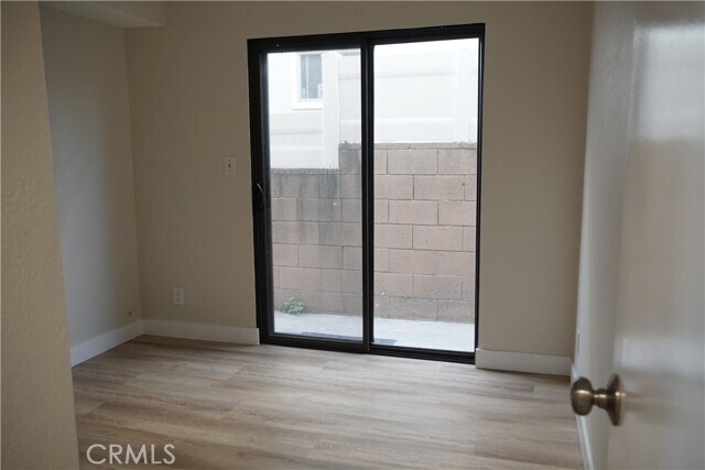 Building Photo - 551 W MacArthur Ave