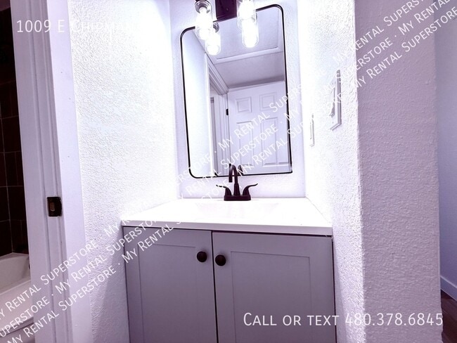 Building Photo - 1009 E Chipman Rd