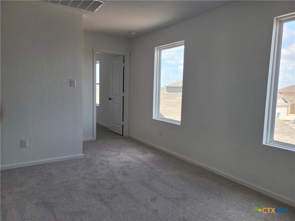 Building Photo - Room in House on Noir Ln