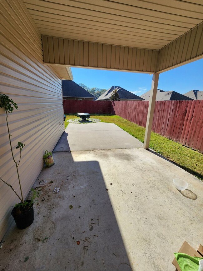 Building Photo - 16529 Gallion Dr