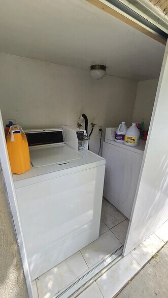 Washer Dryer Area - 1041 N Edinburgh Ave