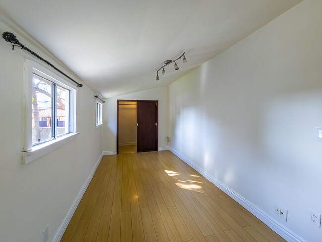 Building Photo - 126 E Garfield Ave