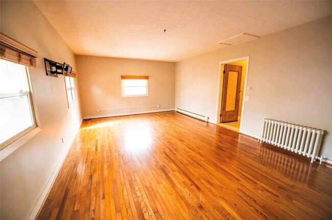 Building Photo - 128 Meigs St