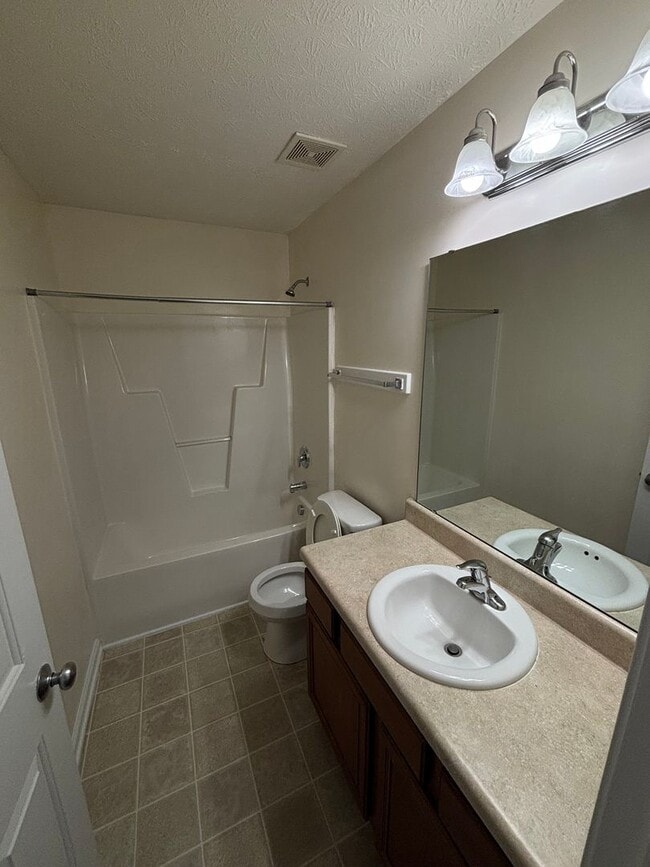 Building Photo - RENT SPECIAL!! Half off 1st months' rent i...