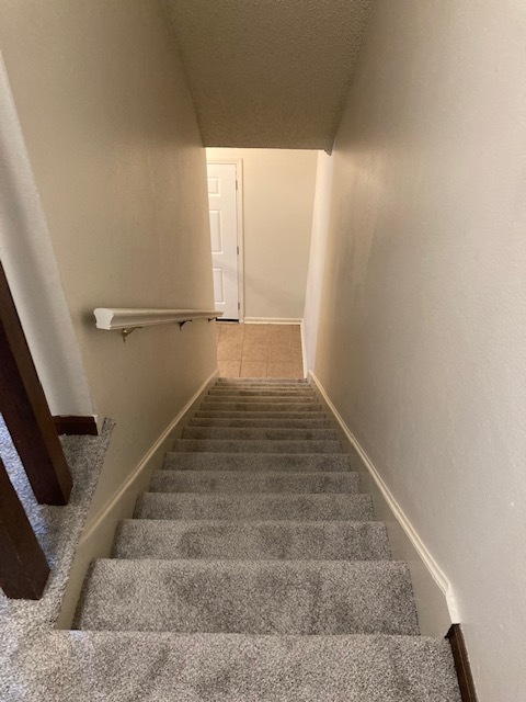 Stairwell - 5326 Sleepy Hollow Dr