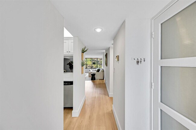Building Photo - 2660 Carambola Cir N