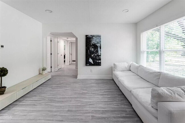 Building Photo - 2909 Hargill Dr