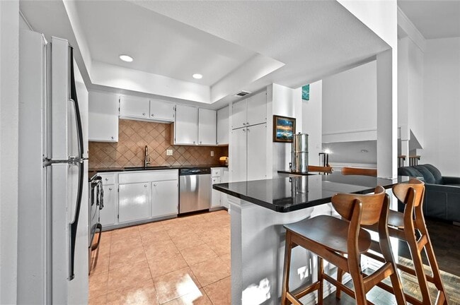 Building Photo - 1821 Westlake Dr