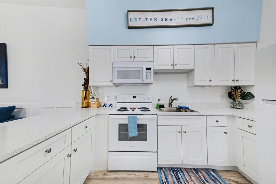 Building Photo - 711 E Gulf Blvd