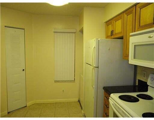 Building Photo - 1005 Coral Club Dr