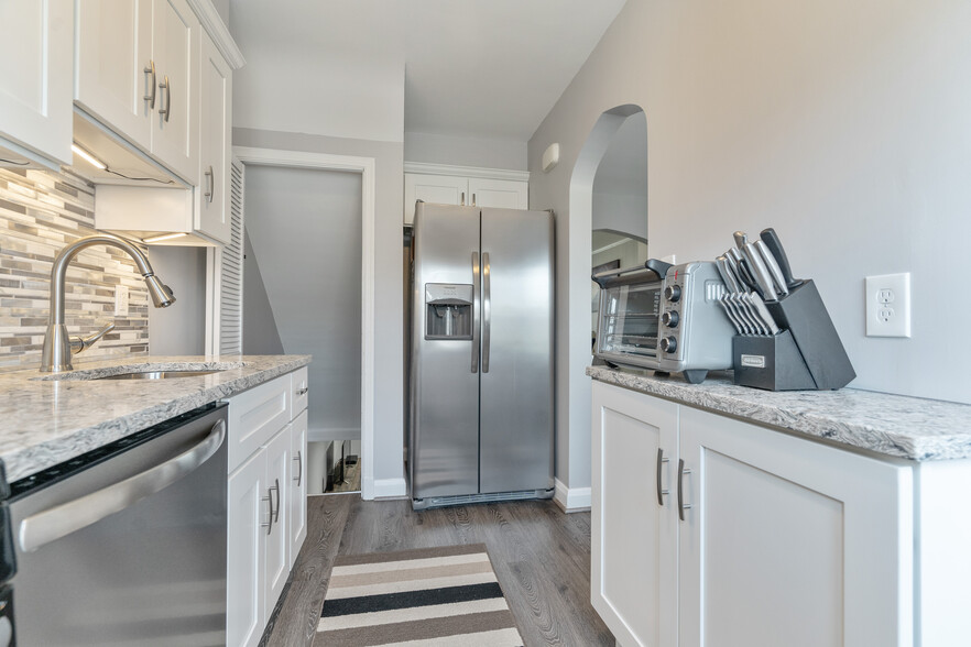 Remodeled Kitchen Stainless Appliances and Granite Counters - 1067 Elm Rd