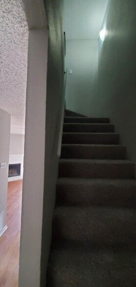 Building Photo - 129 S Las Vegas Trail